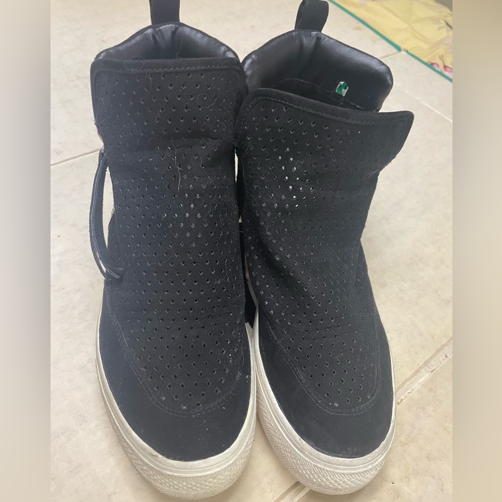 Steve Madden black suede sneaker boot sz 6.5